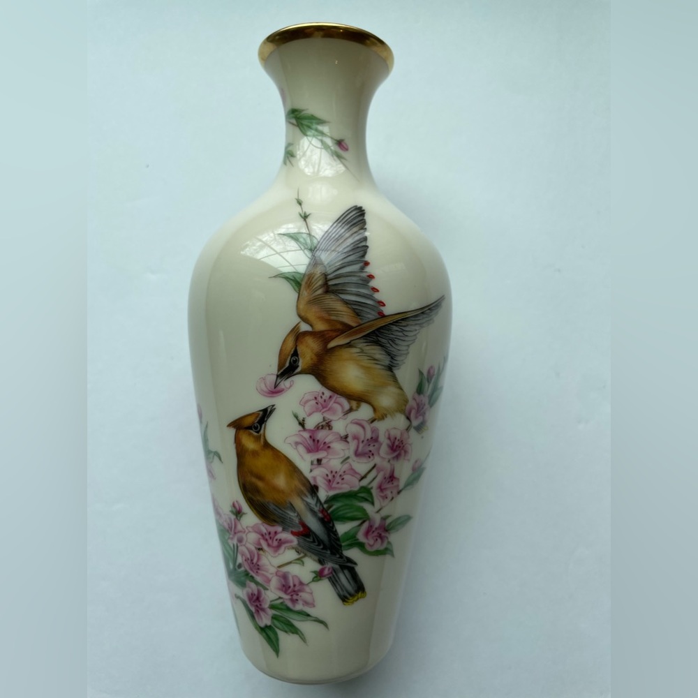 Vintage Lenox ‘Gift of Love’ fine cream and gold bird vase. Limited Edition